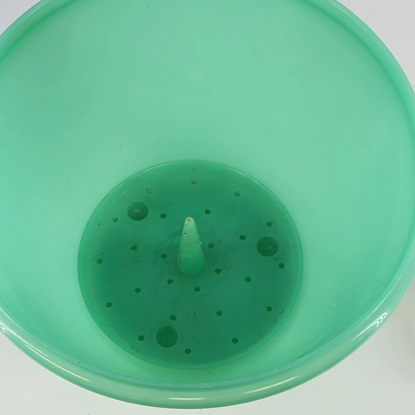 Tupperware 679-10 Jadeite Crisp-it Lettuce Keeper Bowl Sheer Lid Spike Vintage