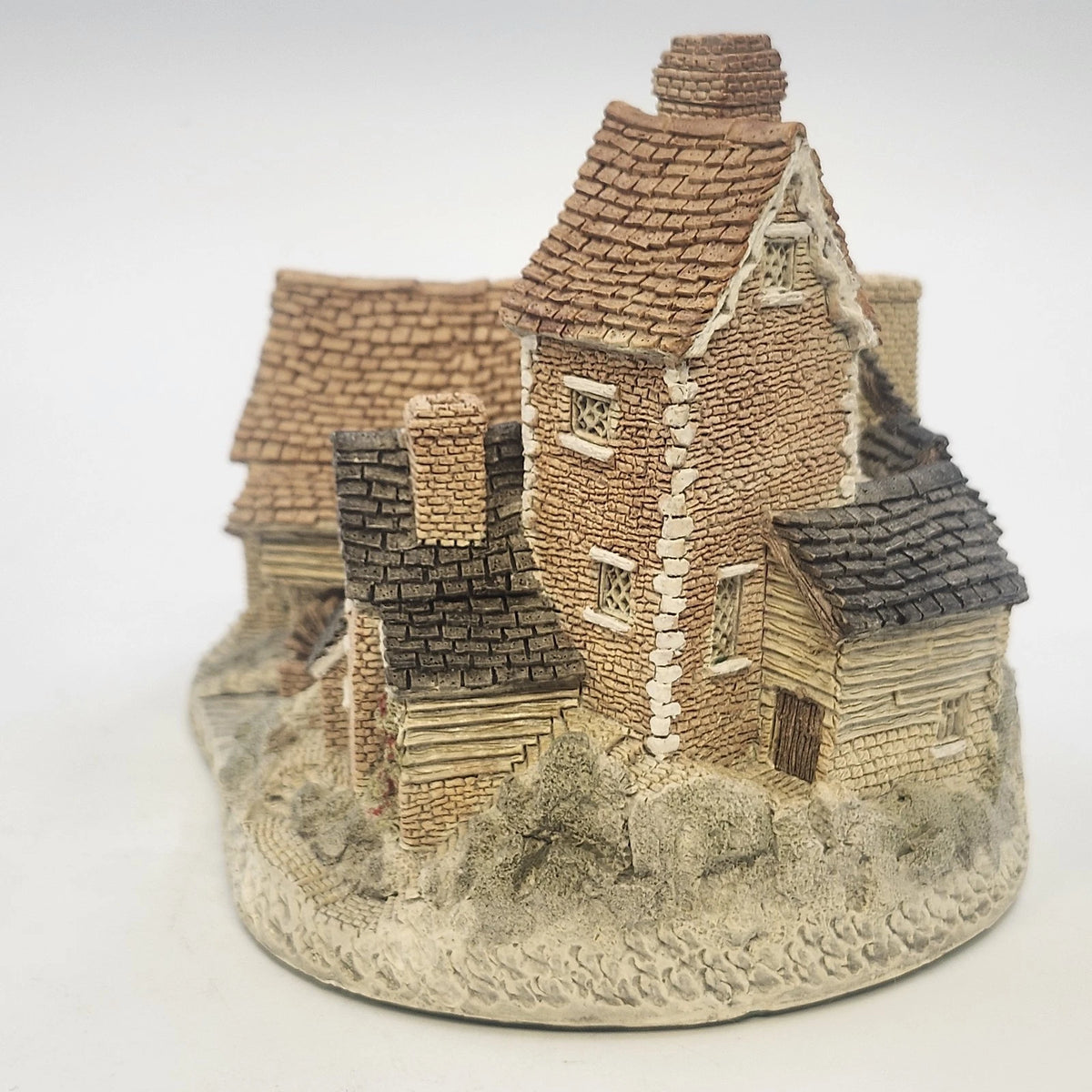 David Winter Brookside Hamlet Cottage Village 6.5" Hand Painted England 1982