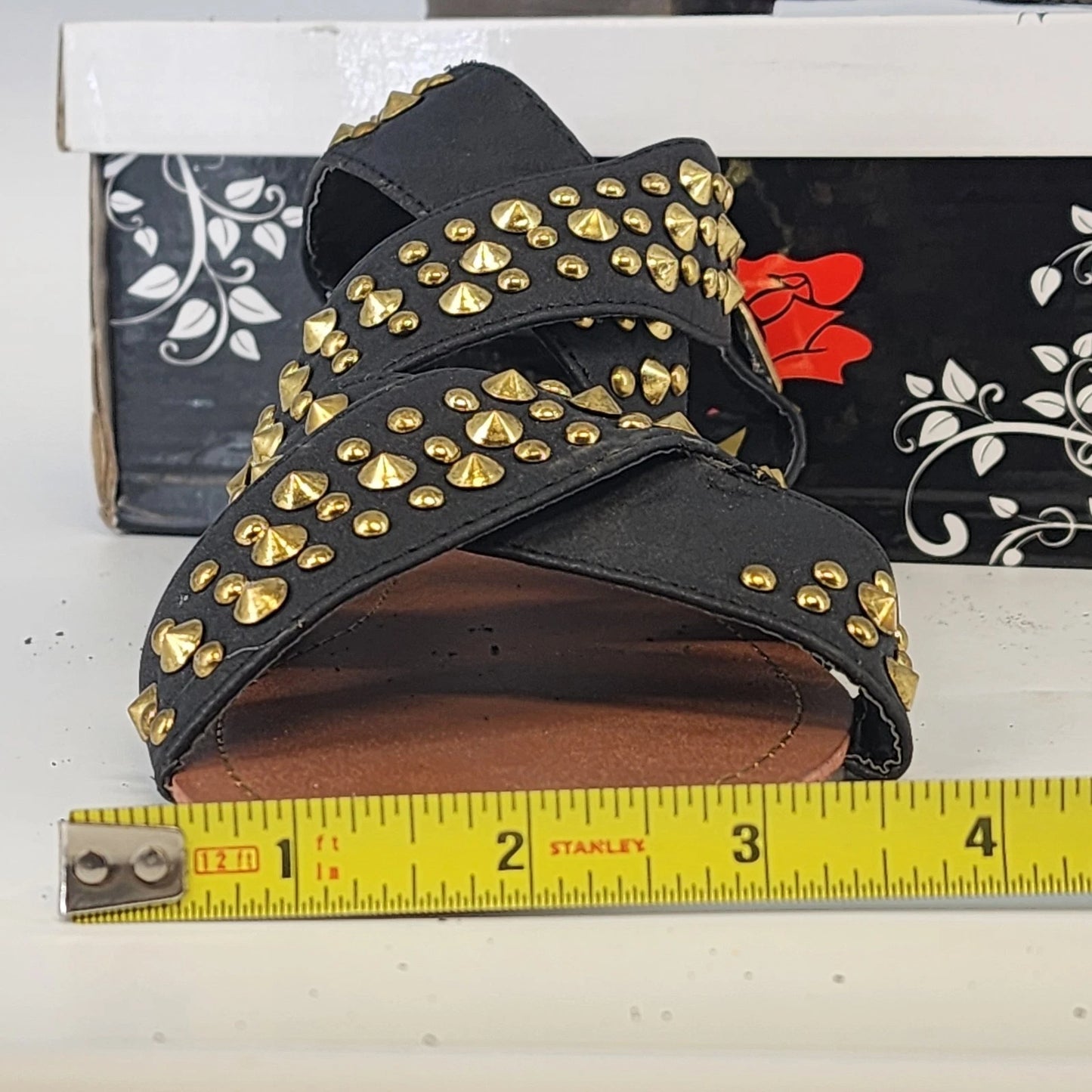 Anna CUTSY-4 Studded Sandals Womens Size 8 Black Gold NWT