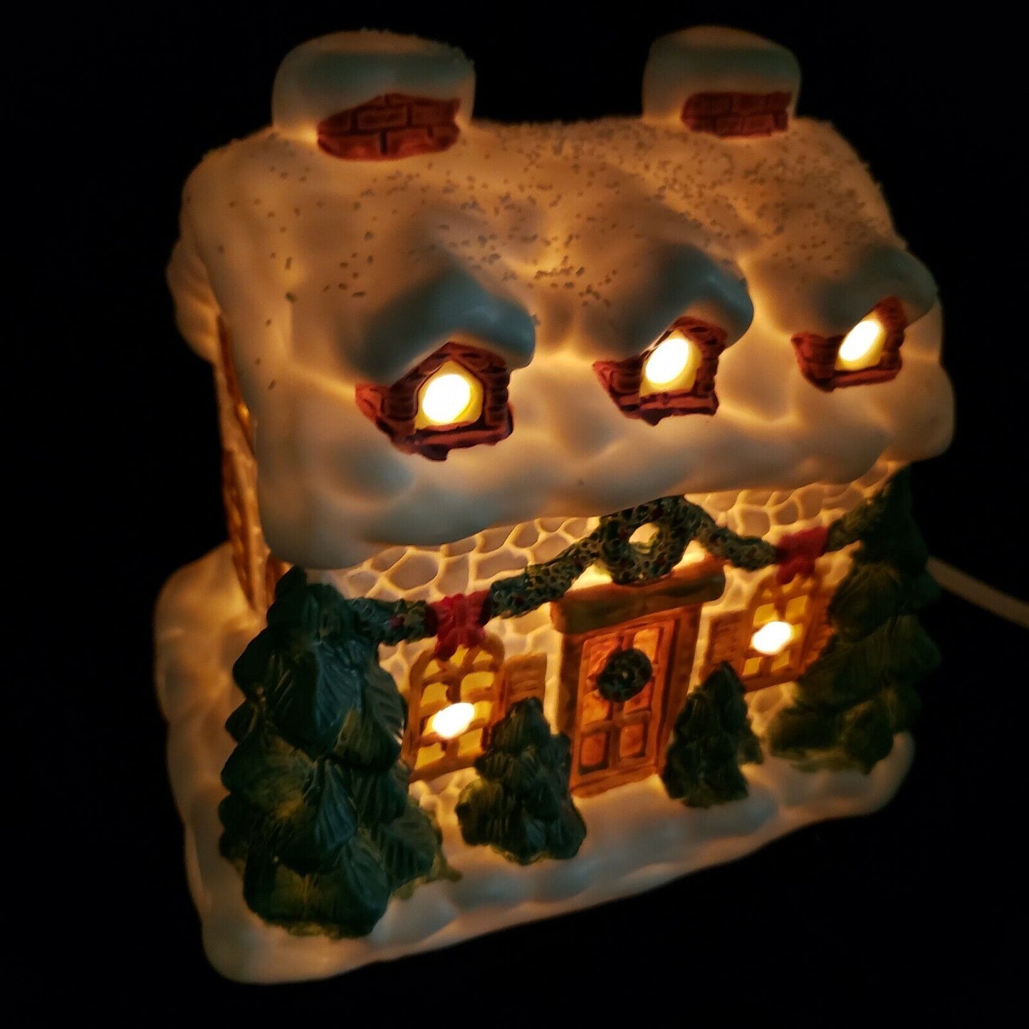 Christmas Around The World Lighted Electric Snow house Nite Lite Boxed 53-147