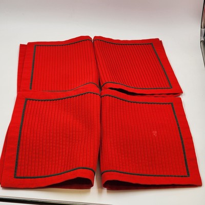 Set of 4 Solid Red Pleated Line Holiday Placemats with Green Piping 17.5"x12.5"