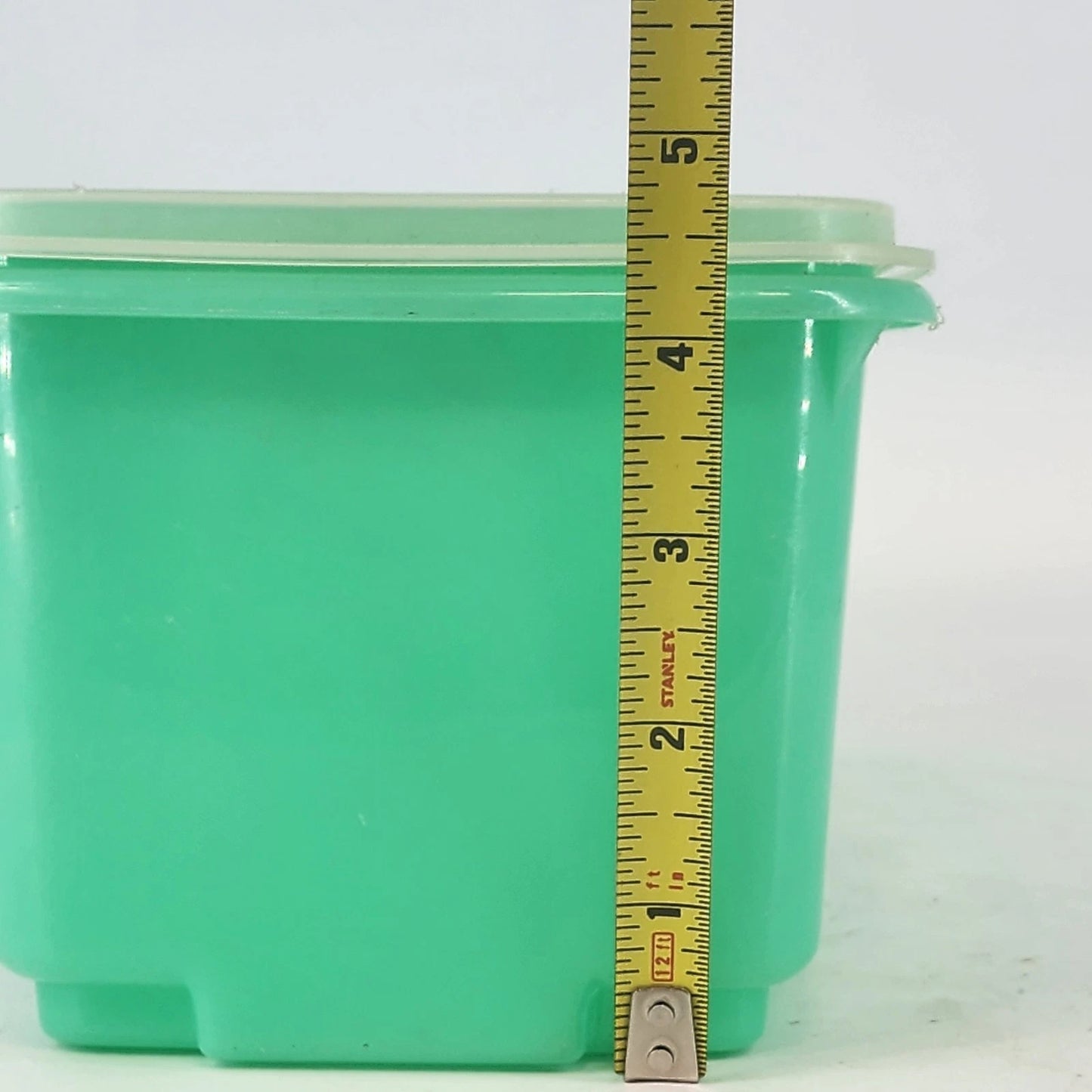 Tupperware 782-7 Celery Keeper Jadeite Green Container Clear Lid No Insert USA