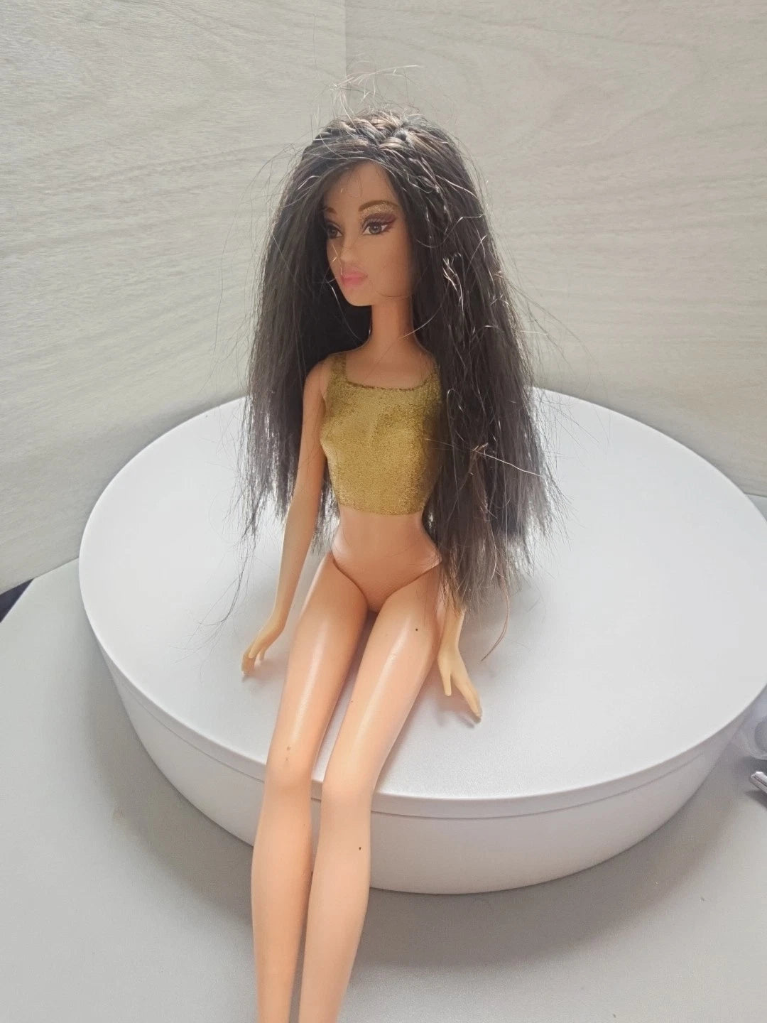 Barbie Fashion Fever Lea Doll Brunette Gold Bodice 2000