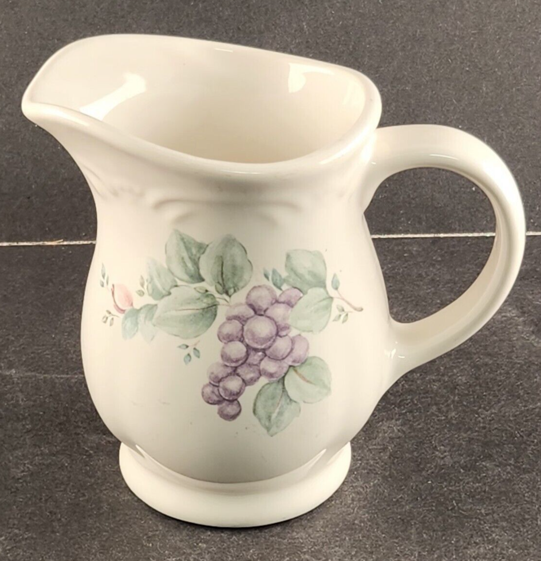 Pfaltzgraff Grapevine Creamer Pitcher 4.5" Tall Vintage USA Purple Grapes