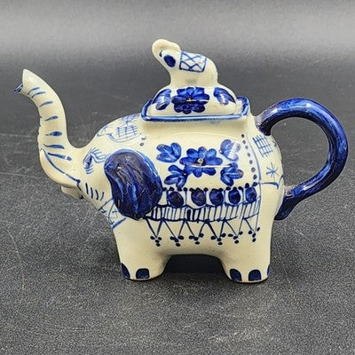 Vintage Blue & White Porcelain Elephant Teapot with Lid – Small Asian-Style Ceramic Tea Pot, Hand-Painted Floral Design