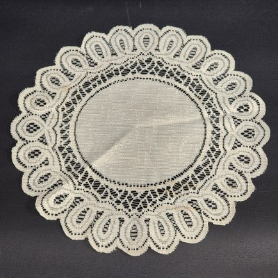Set 2 Placemats White Round Center w Ornamental Doilies Lace Scalloped Edge 11"