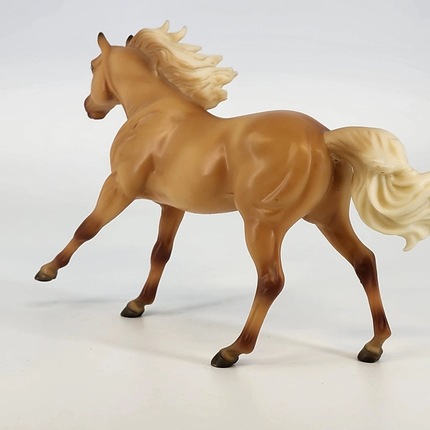 Breyer Classics Freedom Series Palomino Quarter Horse Stallion 2007 Model 6x8.5"
