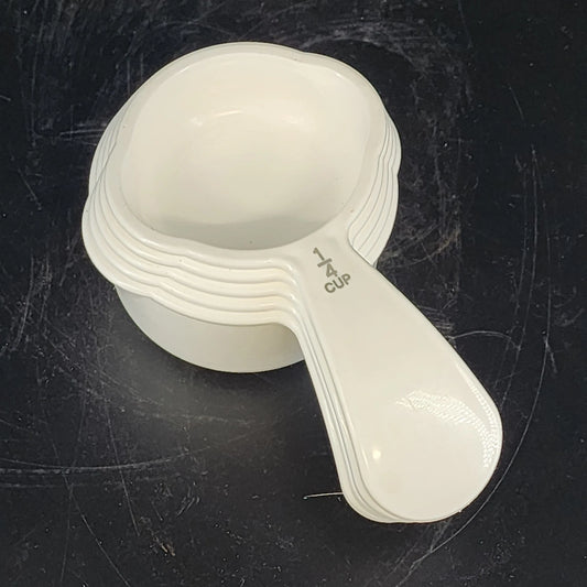Tupperware 5 Measuring Cups Set 3479C-3483C White Curved Handles 1/4 to 3/4 Cup