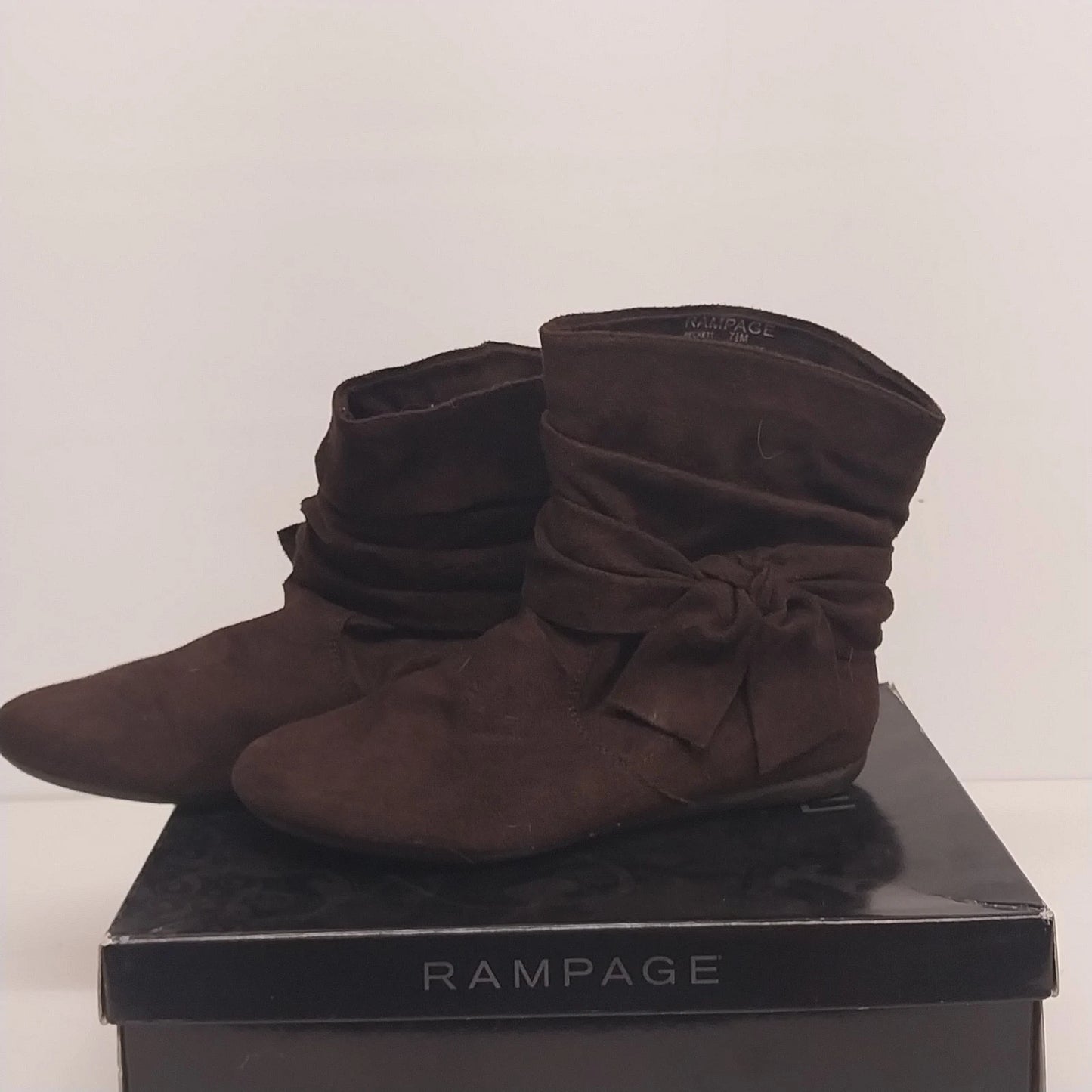 Rampage Beckett Brown Faux Suede Ankle Boots Shoe Womens 7.5 Bow Slouchy China