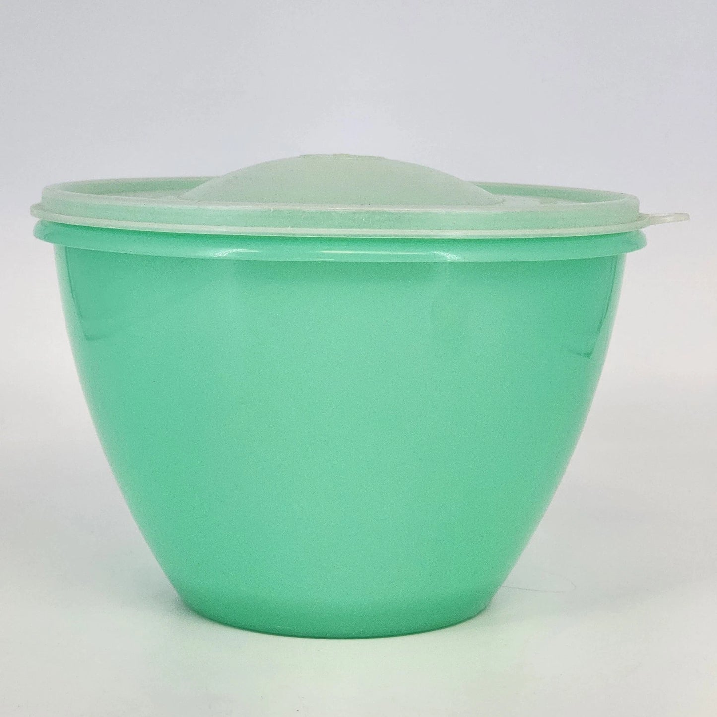 Tupperware 679-10 Jadeite Crisp-it Lettuce Keeper Bowl Sheer Lid Spike Vintage