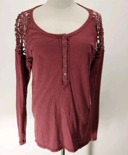 Flawless Maroon Henley T-Shirt Long Raglan Sleeve Crochet Lace Shoulder Size L