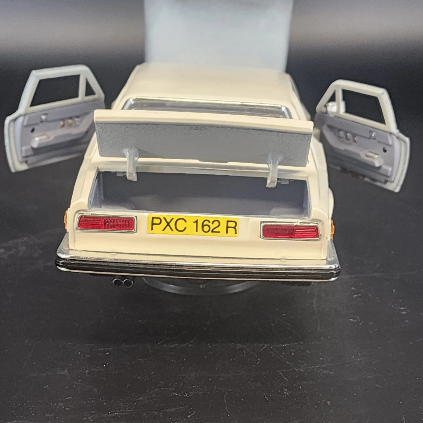 Bburago Rolls Royce Camargue 1:22 Scale Diecast Model Car