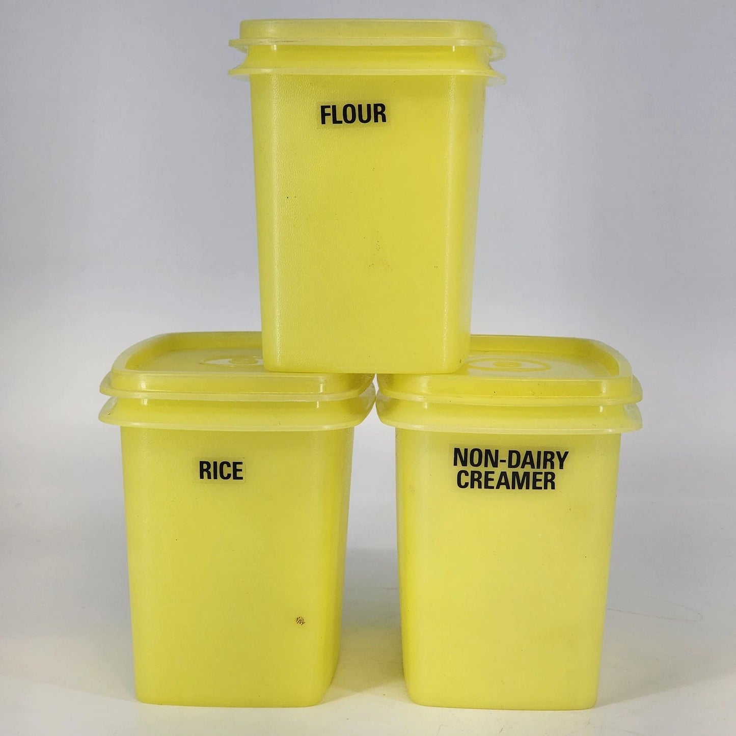 Tupperware 1243-8 yellow shelf saver containers set