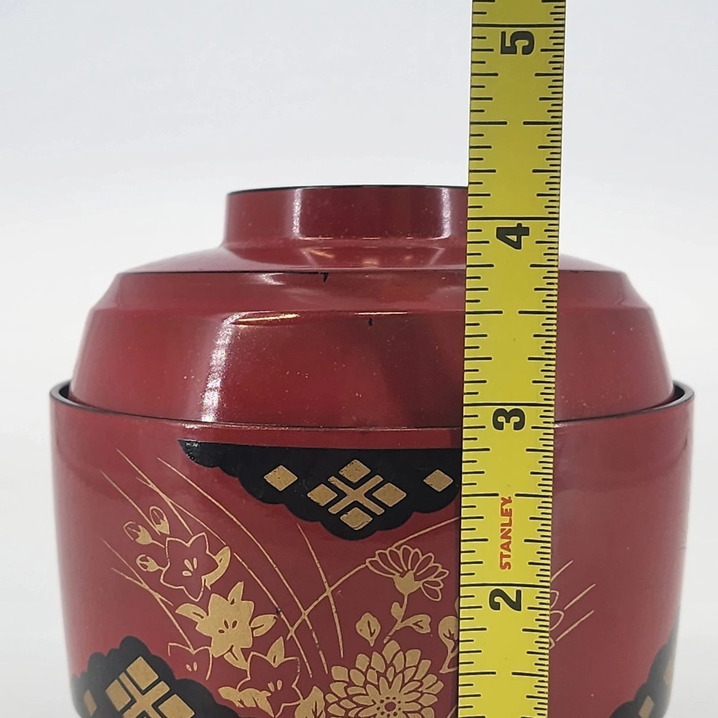 Japanese Lacquerware Red Rice Bowl with Lid Chrysanthemum Floral Gold Trim 4"x4"
