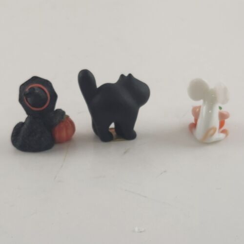 10 Piece Halloween Miniature Figures w 2 Candles Plus Bears Mice Cats Scarecrow