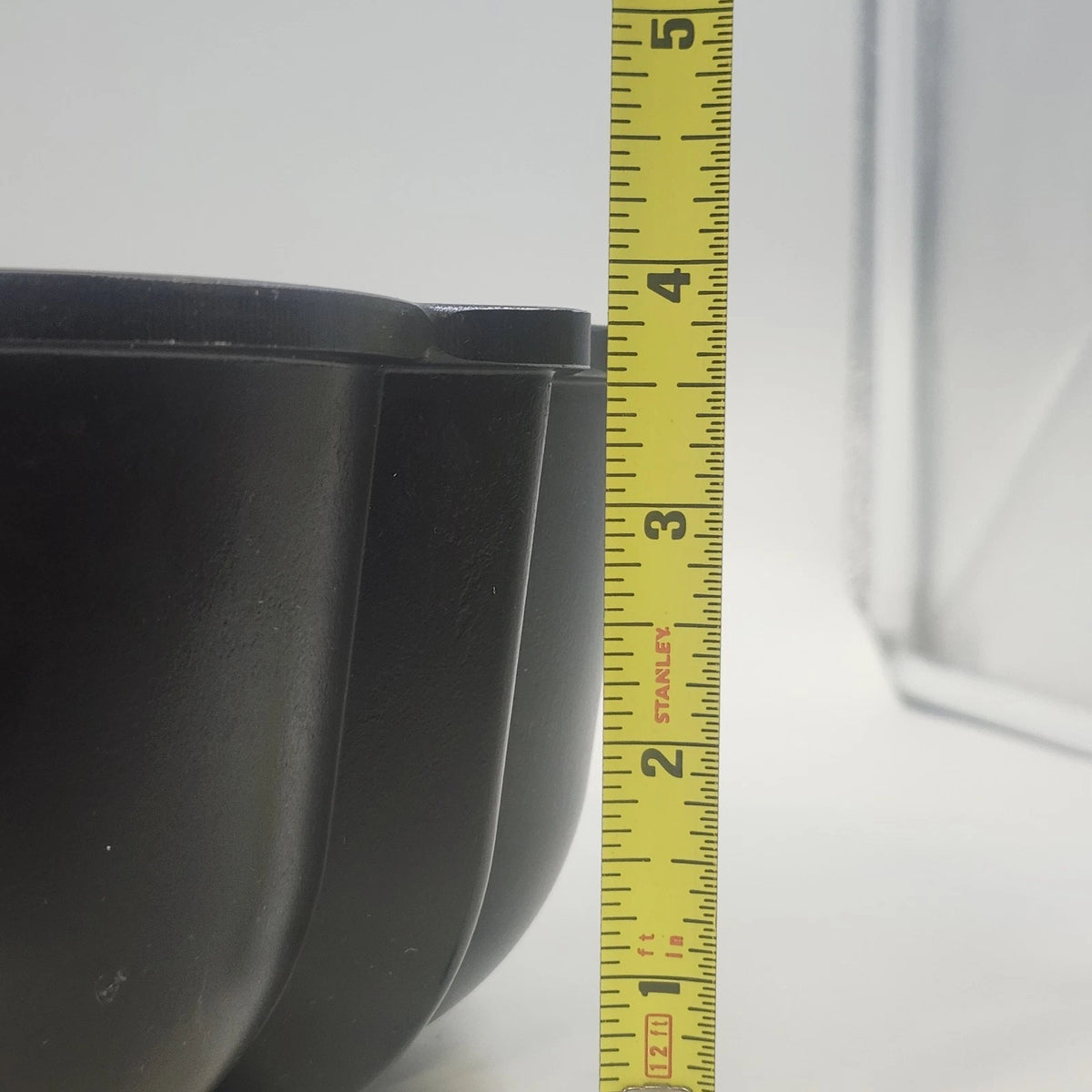 Nordic Ware Bundt Baking Cake Pan 12 Cup 2.81L Black Cast Aluminum Fluted 10.5"