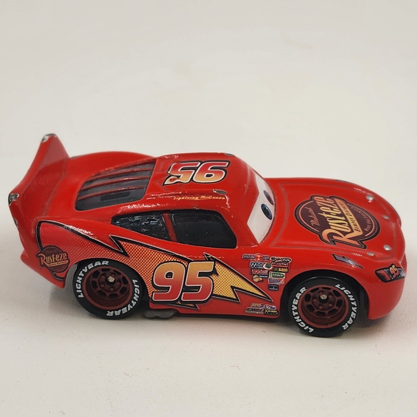 Disney Pixar Cars Rust-eze Lightning McQueen Red #95 Metal Die Cast Toy Vehicle