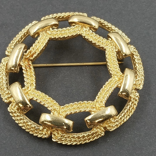Monet Gold Tone Circle Brooch Interwoven Rope Chain Openwork Vintage