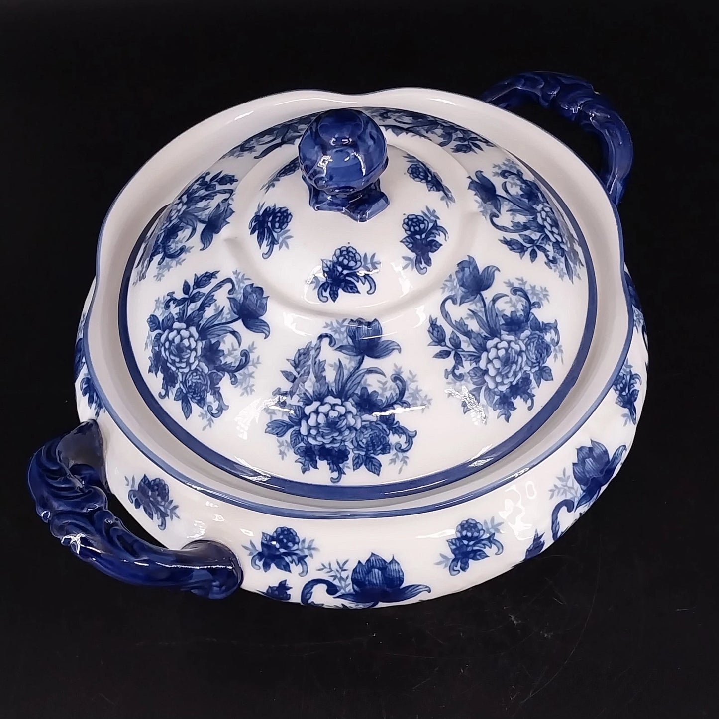 Cracker Barrel Blue White Floral Soup Tureen Serving Bowl with Lid Porcelain Vtg