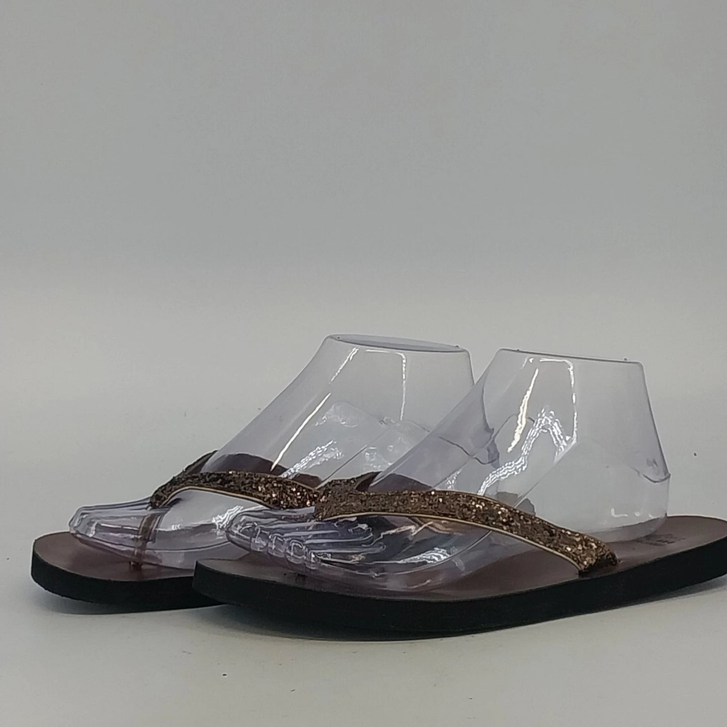 Montego Bay Club Flat Sandals Womens Size 8 Gold Glitter Straps Beach Flip Flops