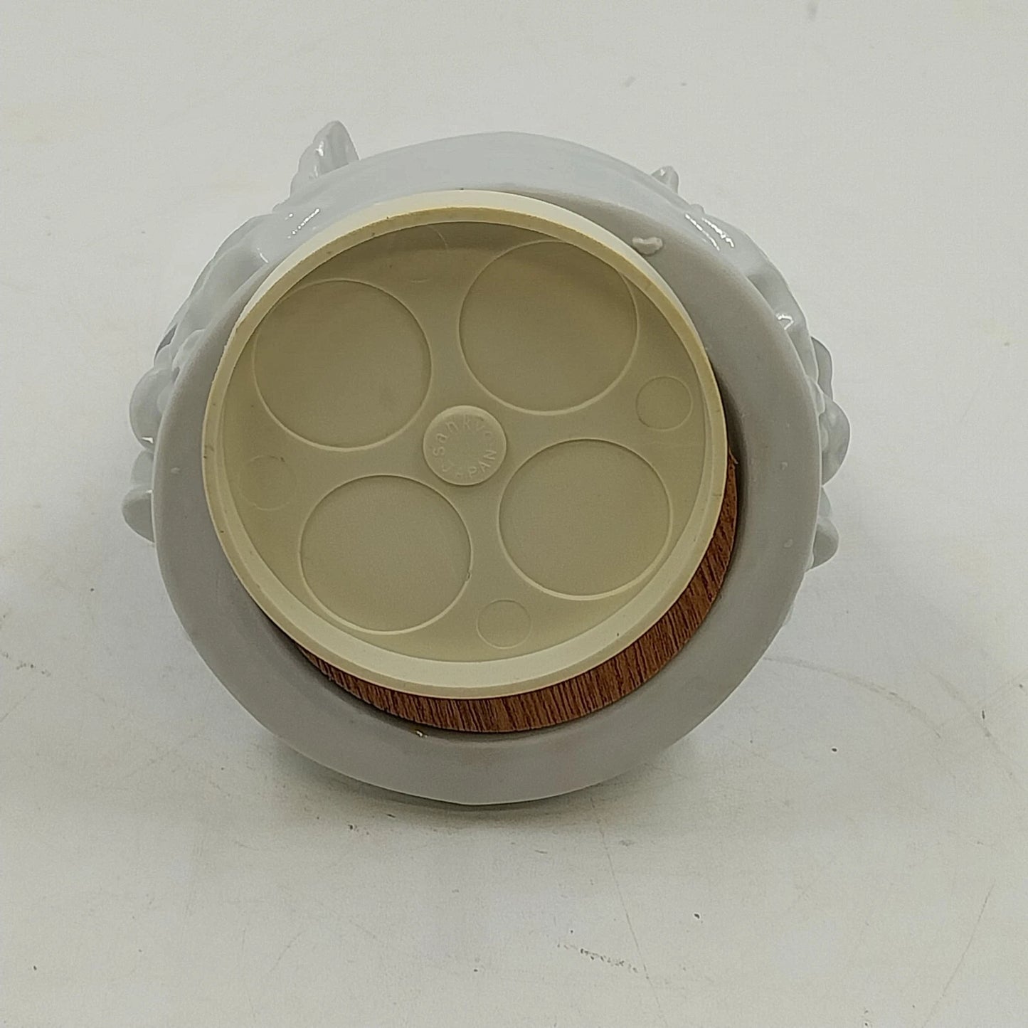 Kissing Angels Music Box Porcelain Revolving Wind-up Plays Silent Night 6'' Vtg