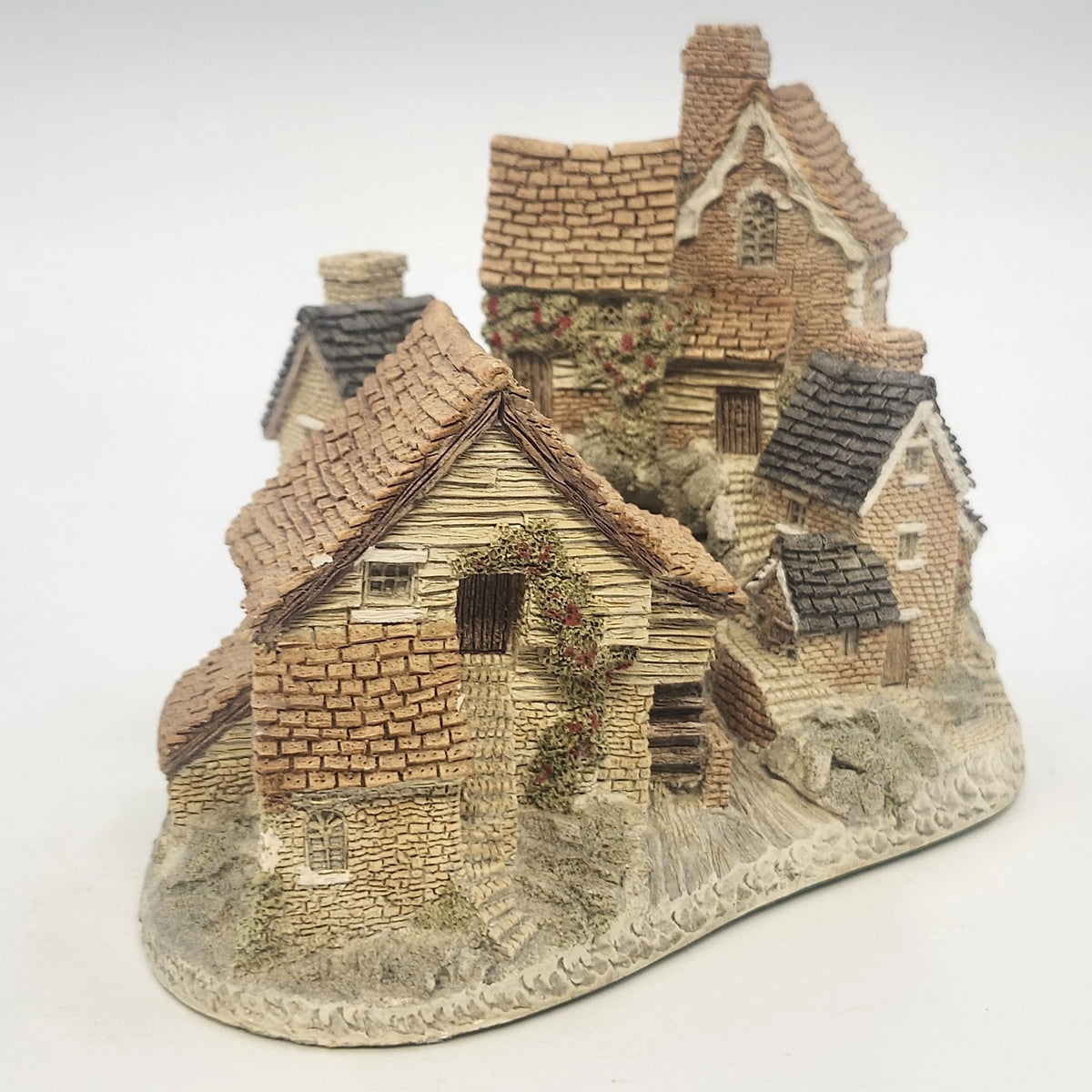 David Winter Brookside Hamlet Cottage Village 6.5" Hand Painted England 1982