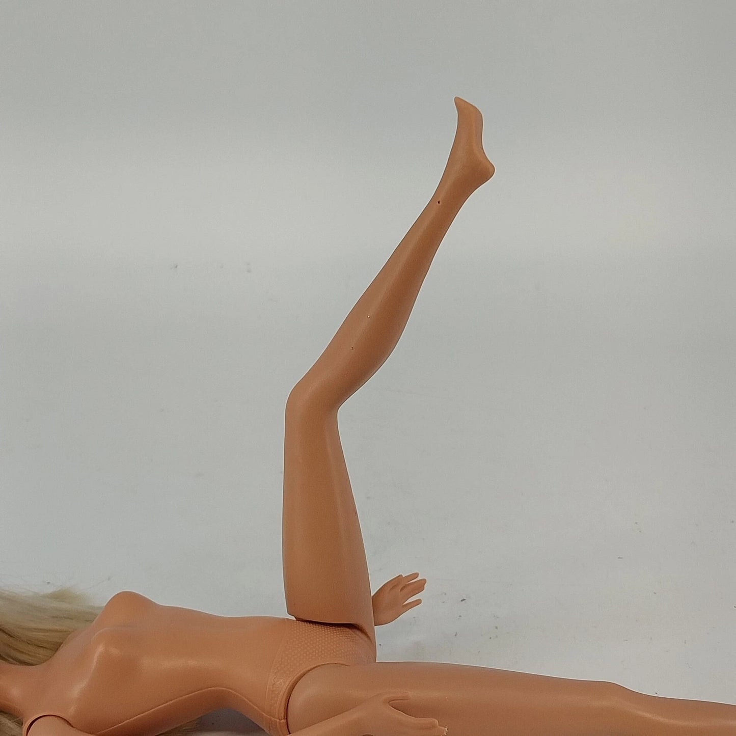 Barbie Doll Mattel 1998 Head 1999 Body Nude Bendable Knees Blonde Purple Lips