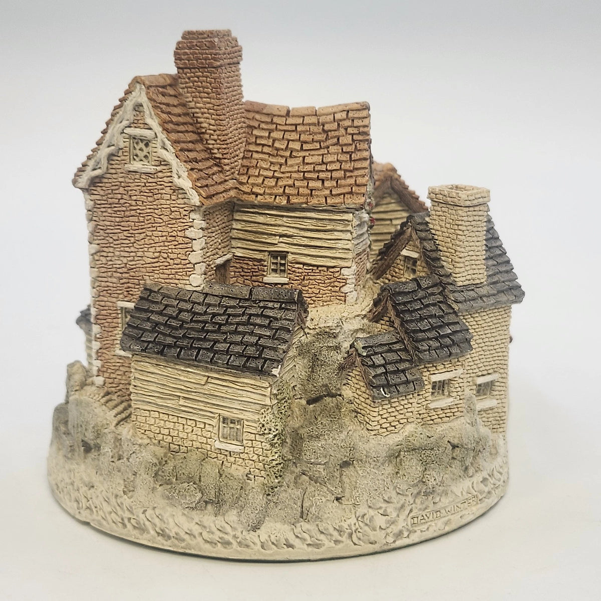 David Winter Brookside Hamlet Cottage Village 6.5" Hand Painted England 1982