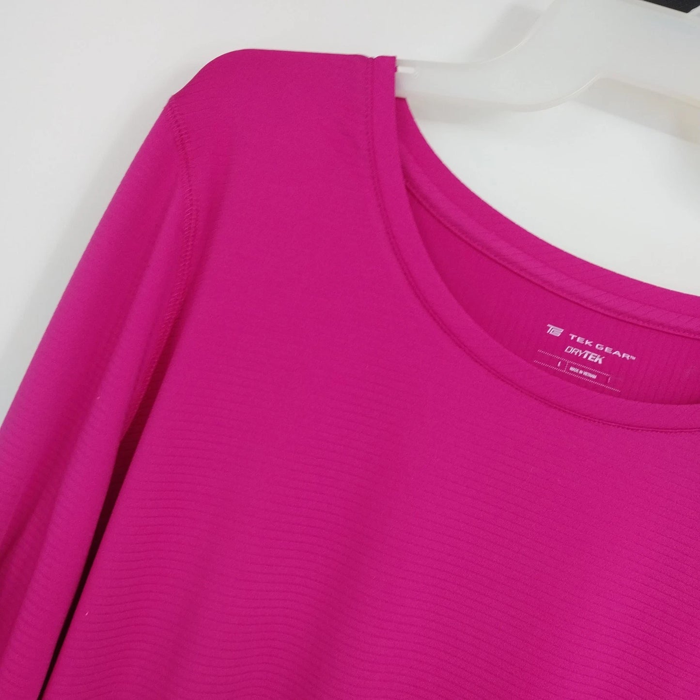 Tek Gear DryTek Women’s Long Sleeve Moisture Wicking Athletic Top Pink Large