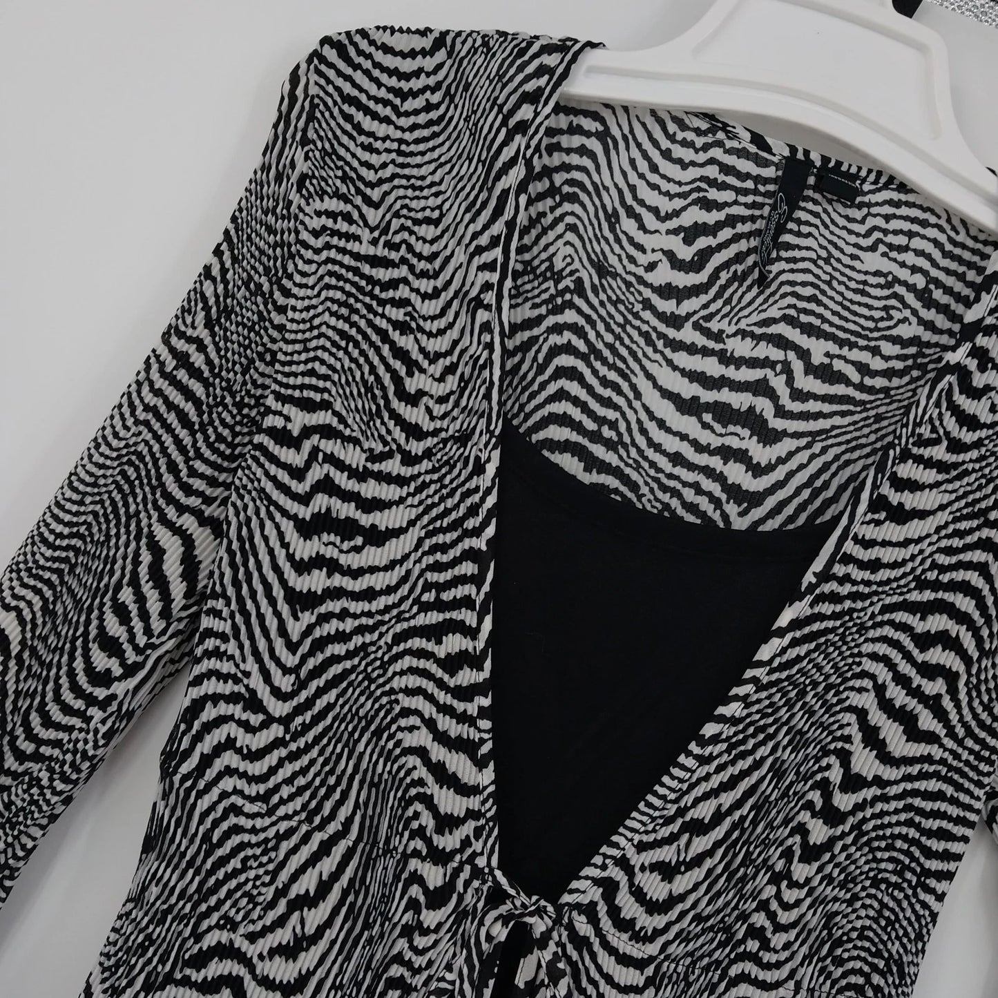 Essentials by Milano Zebra Print Pleated Blouse Women's M 3/4 Sleeve Front Tie