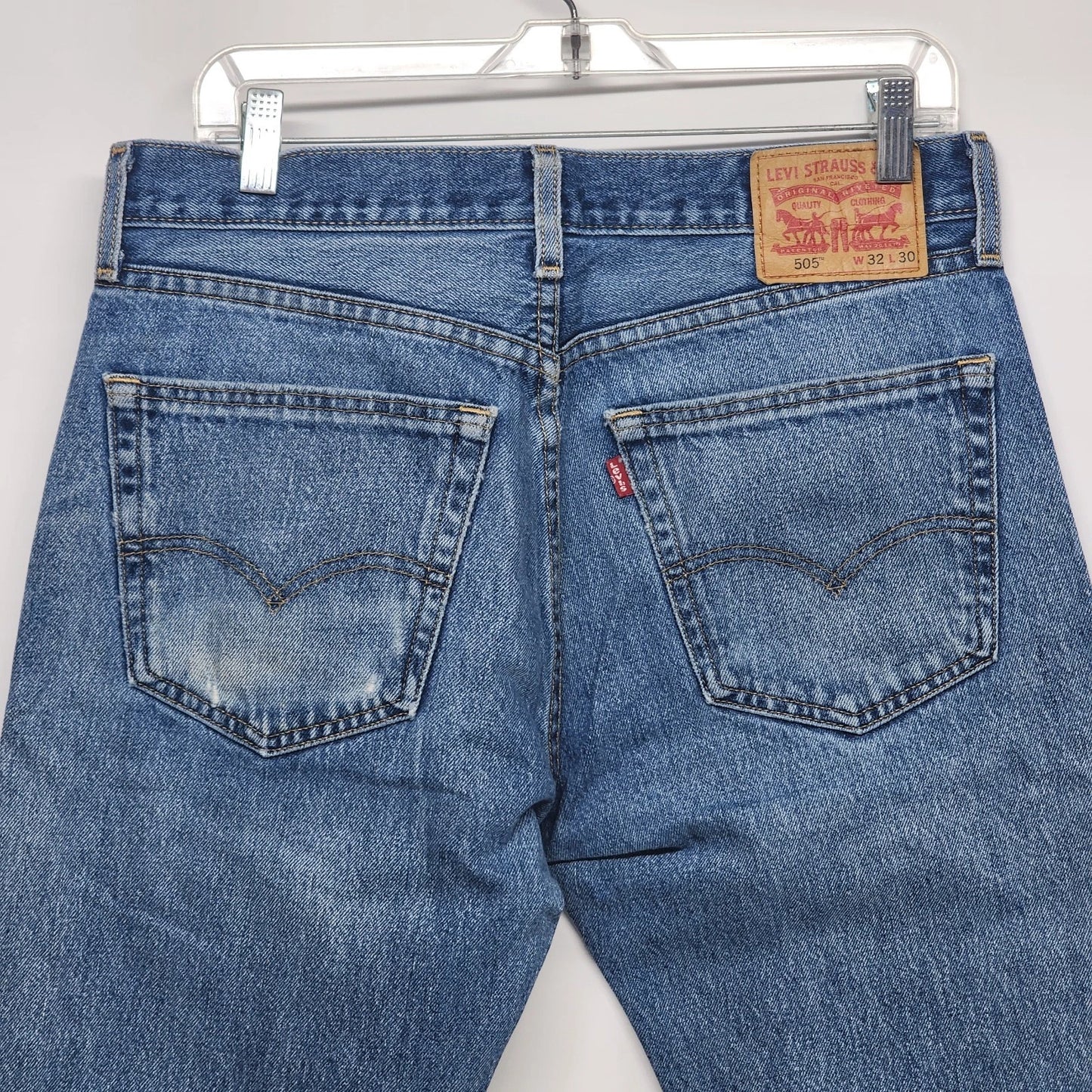 Levi’s 505 Men Jeans 32x30 Light Wash Distressed Blue Denim Classic Straight Leg