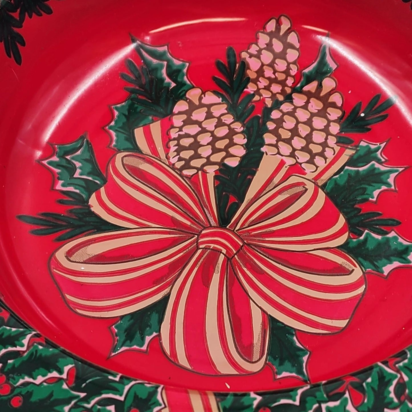 Berman Industries 13.5" Holiday Bowl Red Green Wreath Pinecones Plastic Vintage