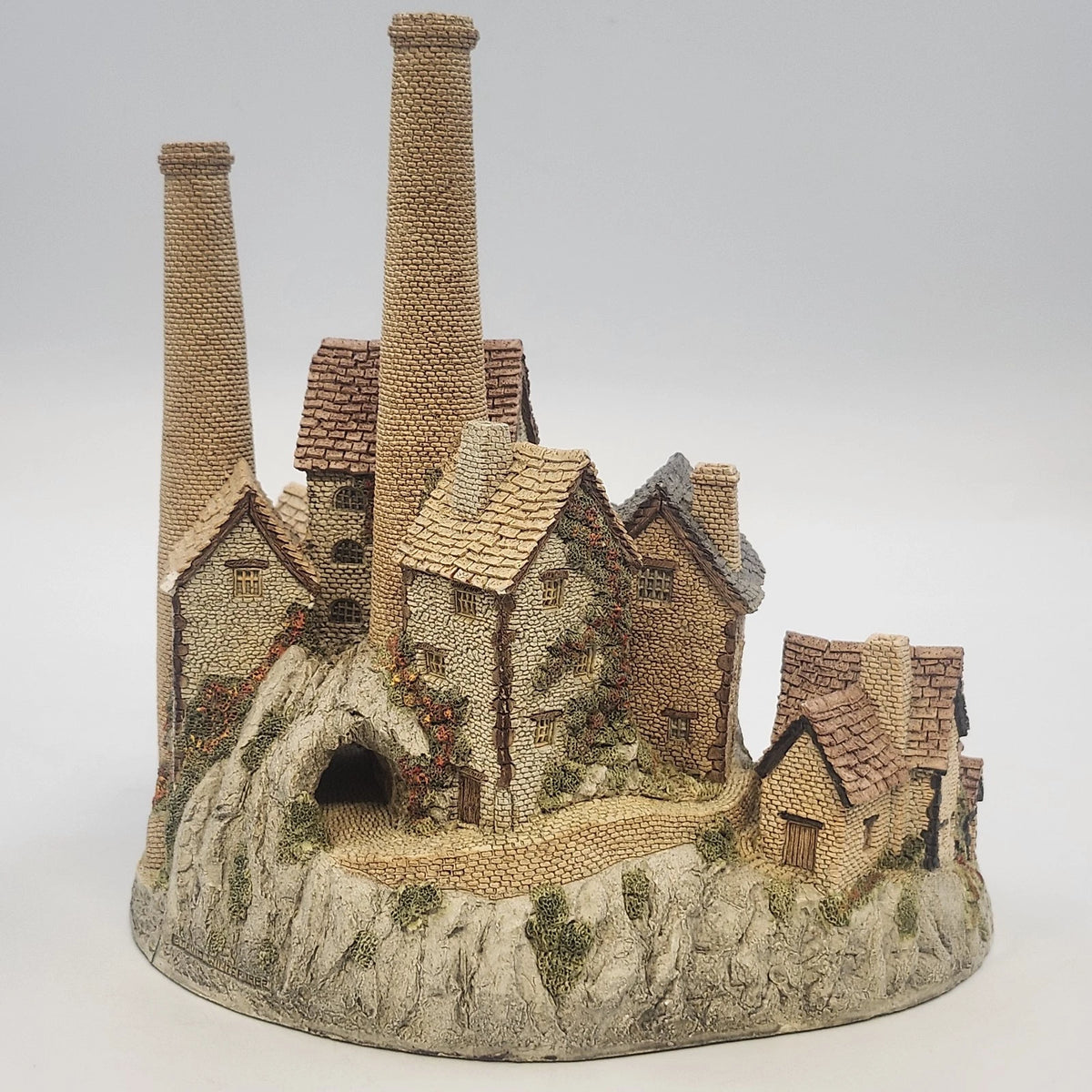 David Winter The Old Distillery Scottish Collection Cottage 10" England 1982