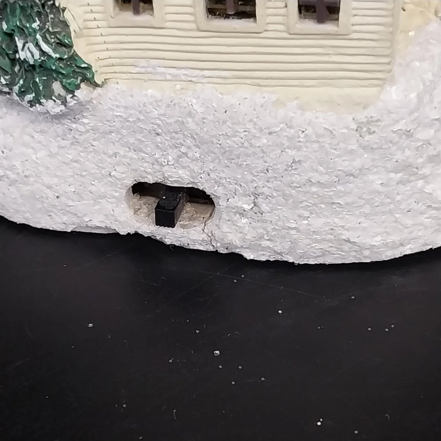 Thomas Kinkade St Nicholas Circle 1993 Lighted Musical Village "Deck The Halls"