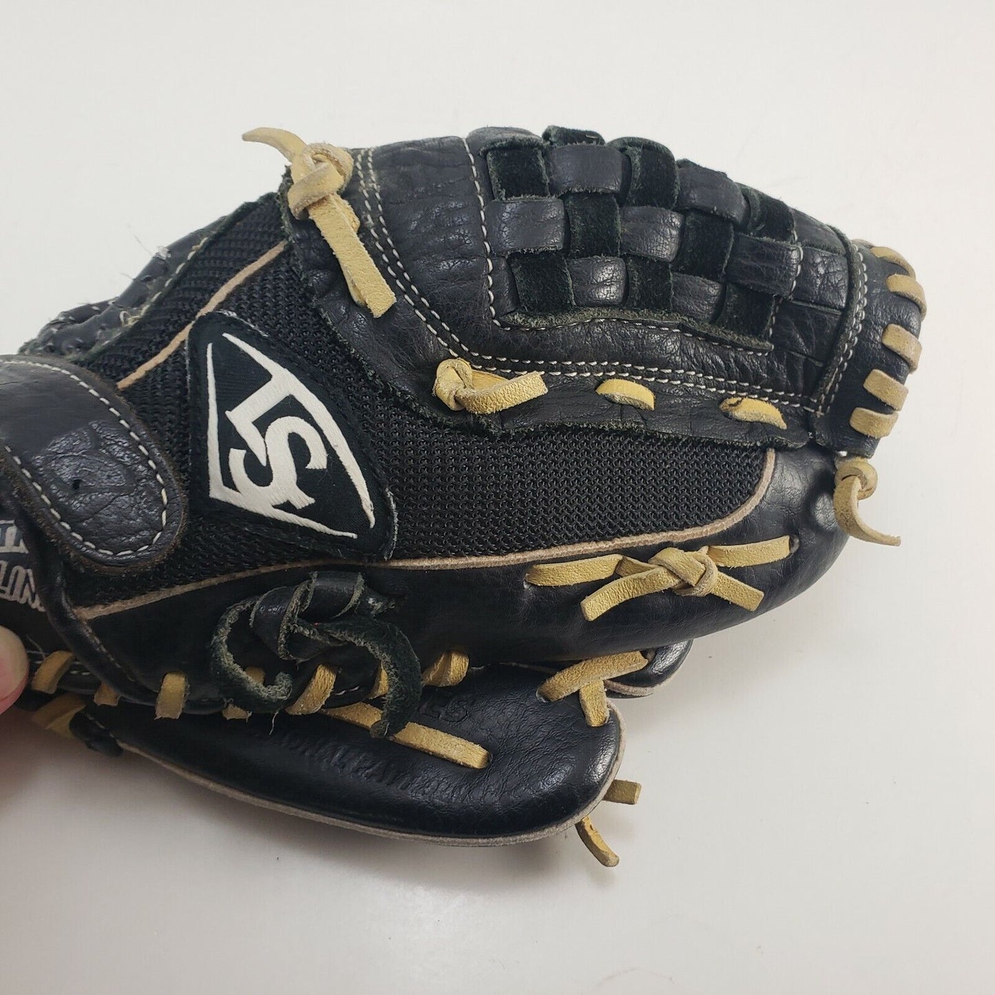 Louisville Slugger Helix HXB1050 10.5in Baseball Glove RHT