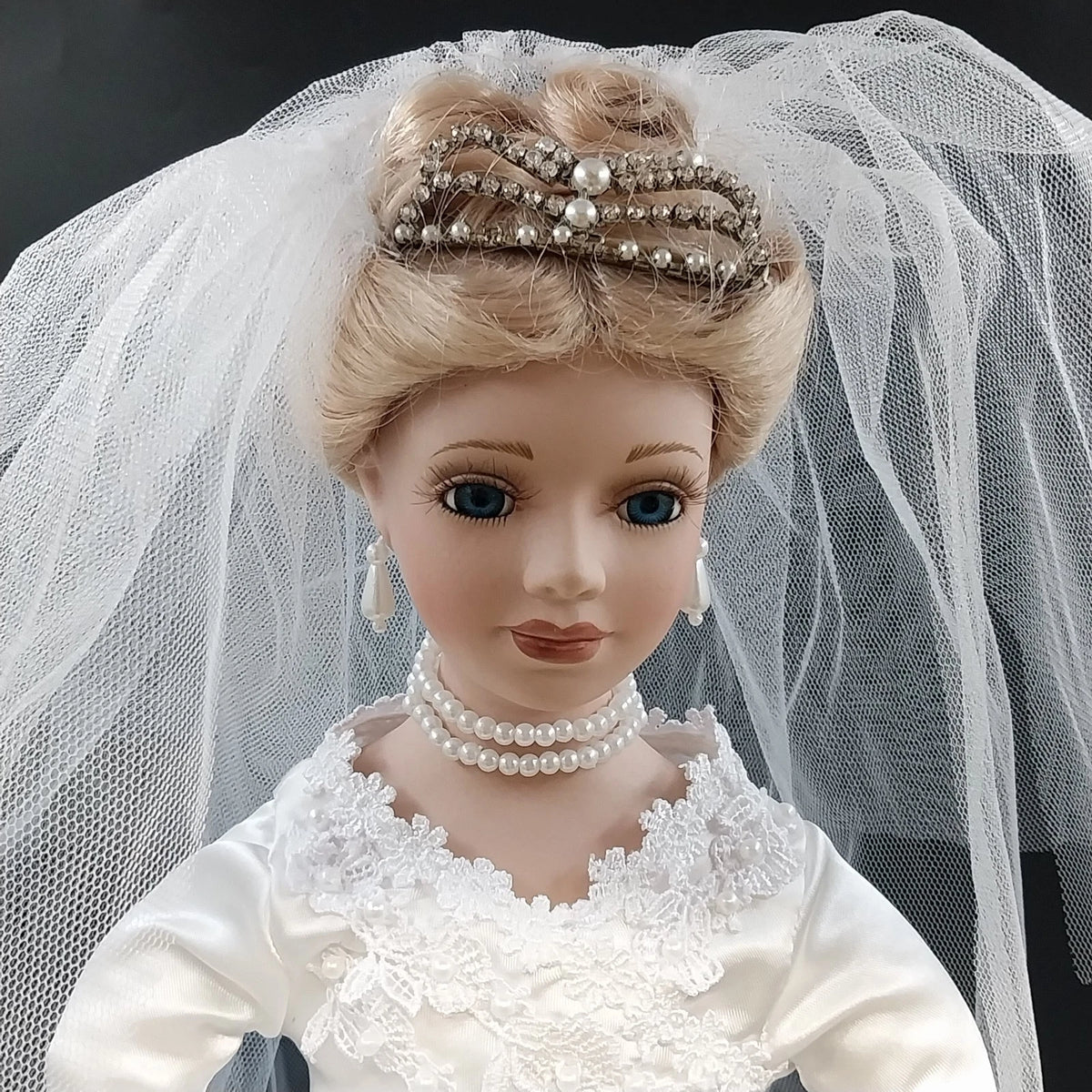 Porcelain Bride Doll 20" Blonde Blue Eyes Wedding Gown Veil Pearl Necklace Vtg