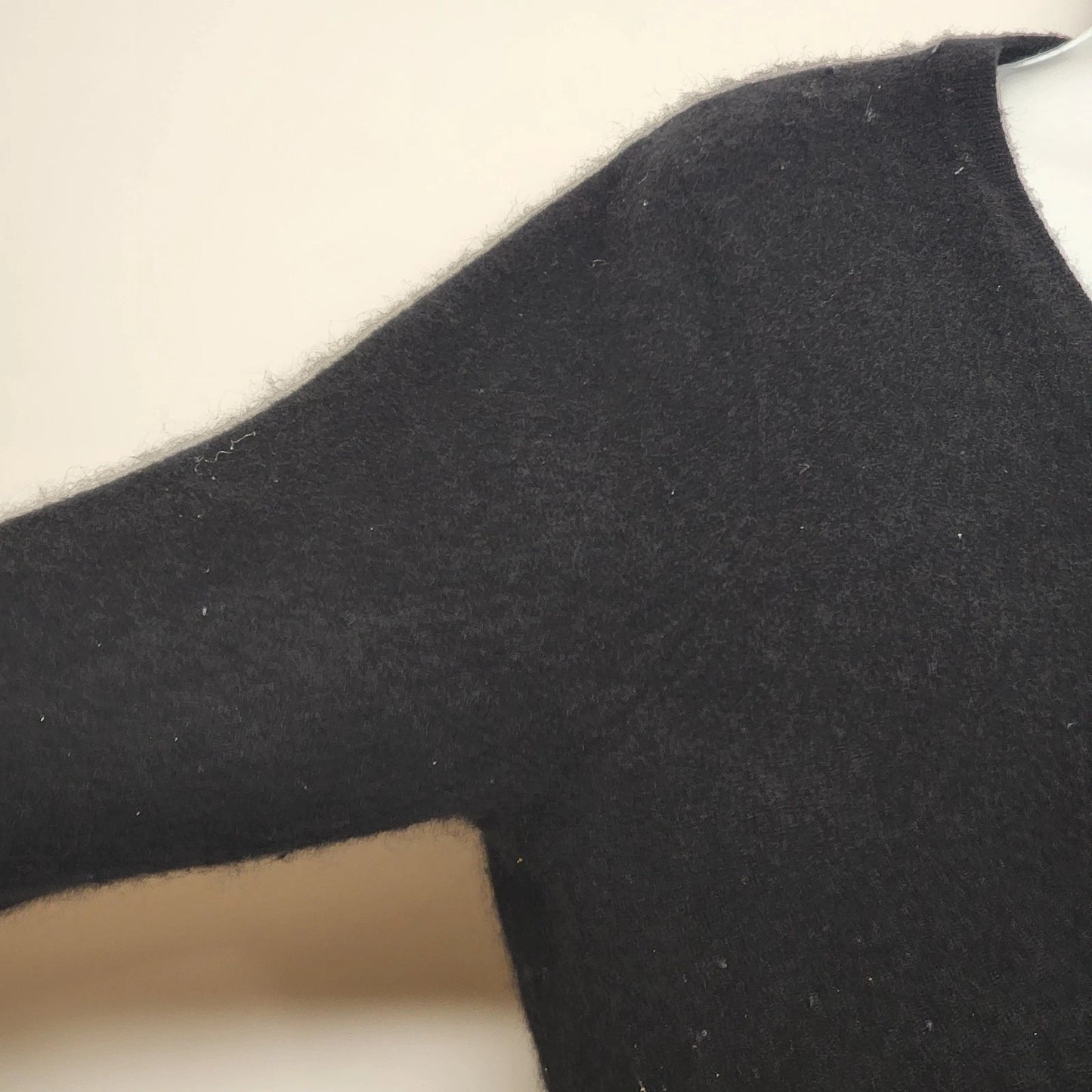 Women's Black V-Neck Cashmere Sweater Size Medium Soft Knit Classic Pullover