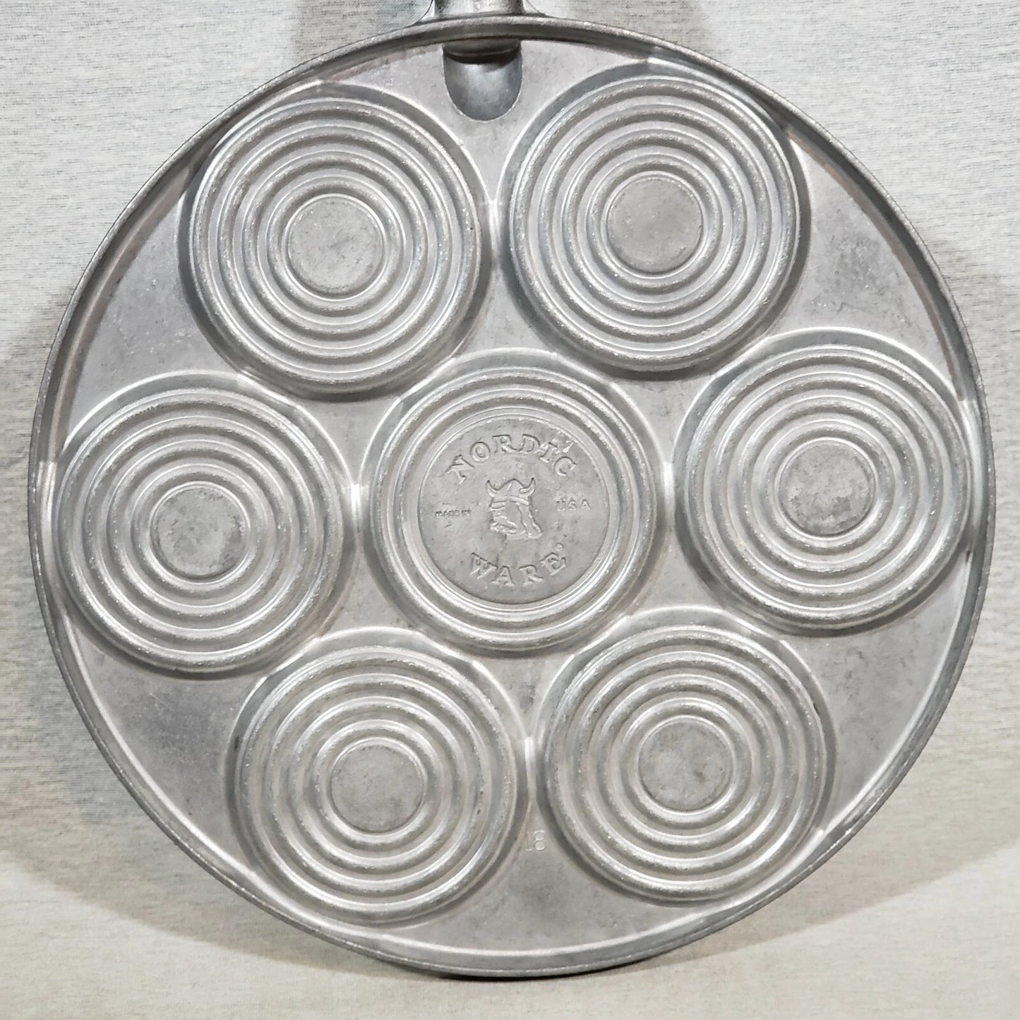 Nordic Ware Emoji Pancake Griddle Pan Seven 3" Smiley Faces Aluminum 10.5"