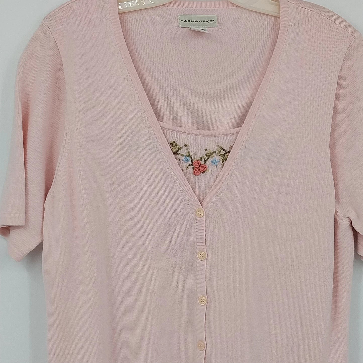 Yarnworks Pink Embroidered Cardigan Sweater Women Medium Floral Acrylic Knit Vtg
