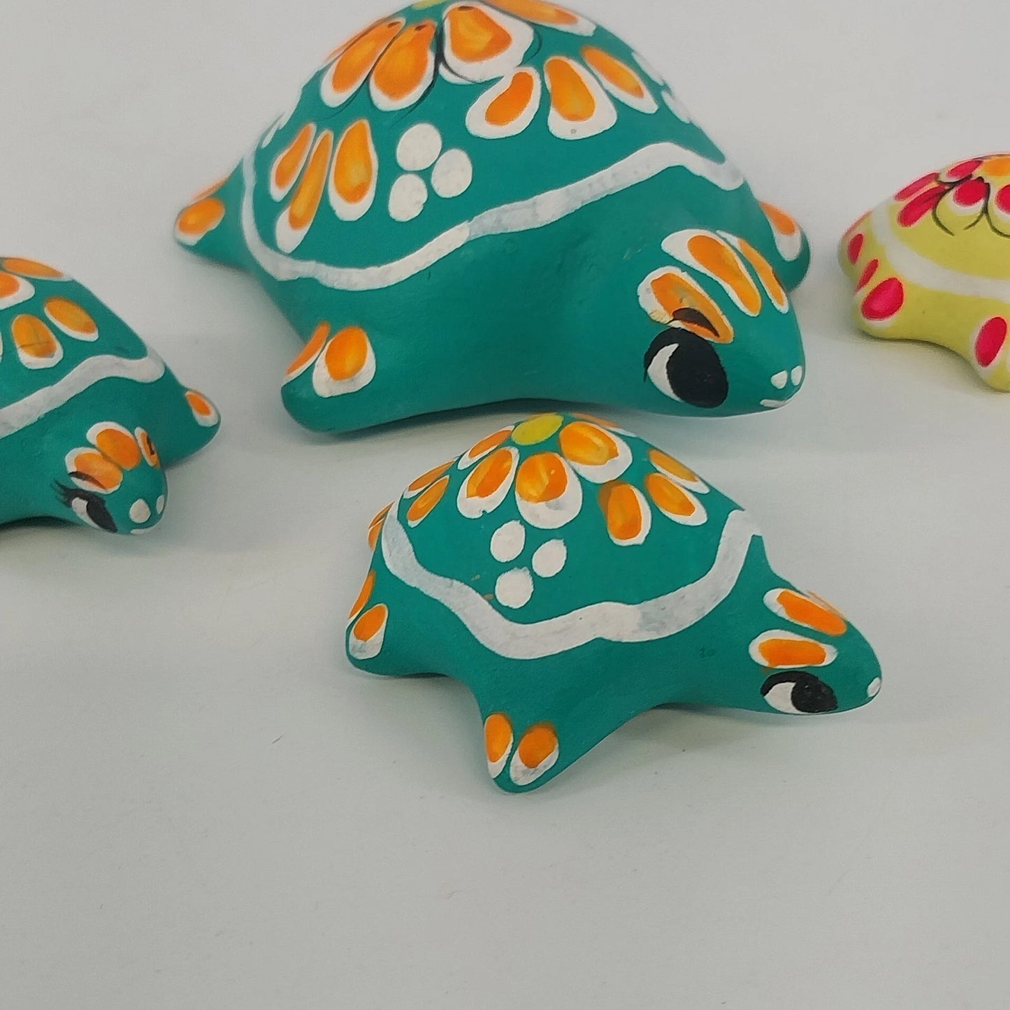 Mexican Folk Art Hand Painted Terracotta Clay Turtle Decor Figurines 4 Pc Vtg