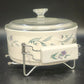 Pfaltzgraff April 2.5 Qt Casserole Dish with Glass Lid Expandable Holder USA