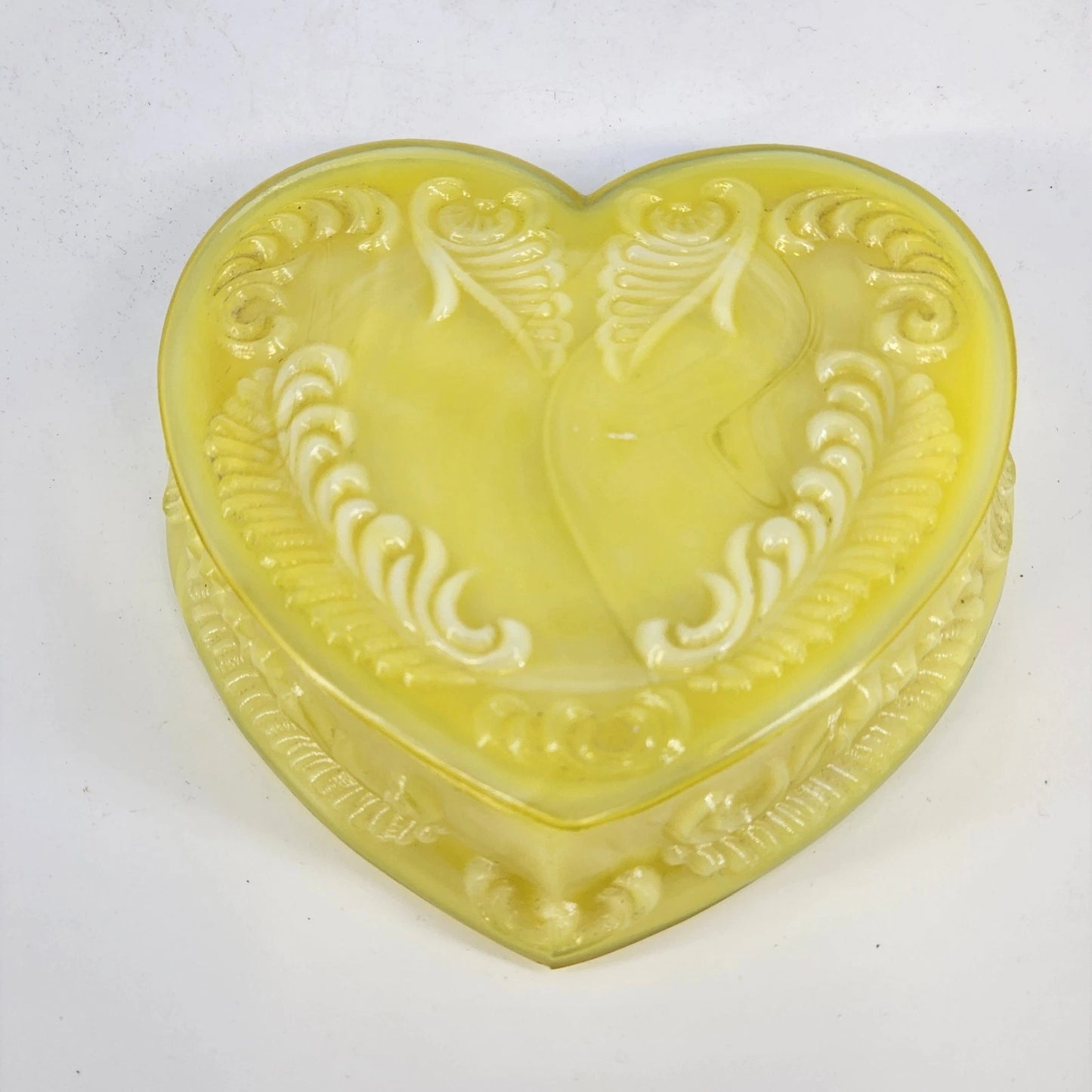 Degenhart Slag Glass Heart Trinket Dresser Box Yellow Mustard Caramel Swirl 3.5"