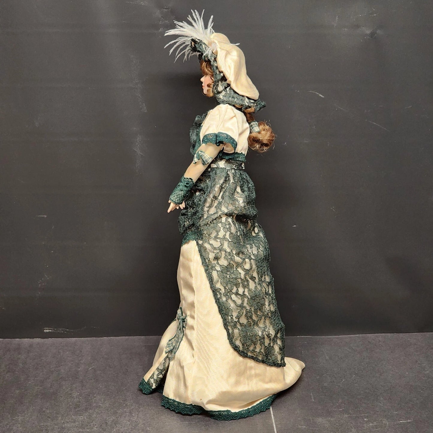 Franklin Heirloom Laureen Londonderry Doll 22 Musical Boxed