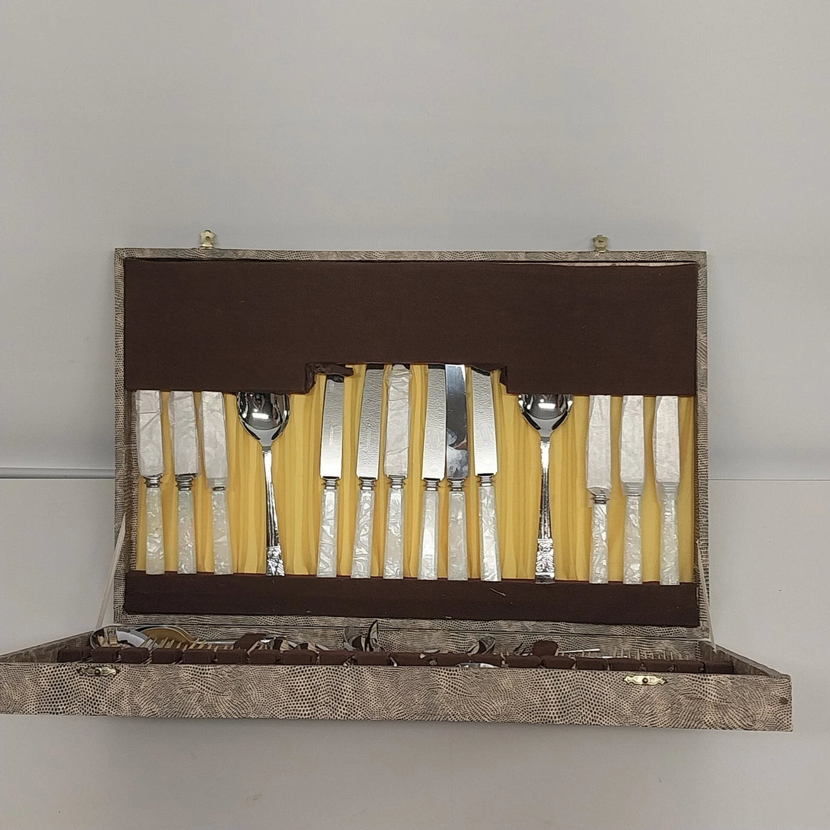 Bilchrome Sheffield 45 Pc Stainless Silver Flatware Set Service 6" Case England