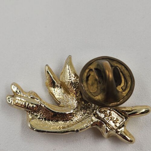 Gigio Giusti Flying Guardian Angel Lapel Pin Satin & Shiny Gold Tone Religious