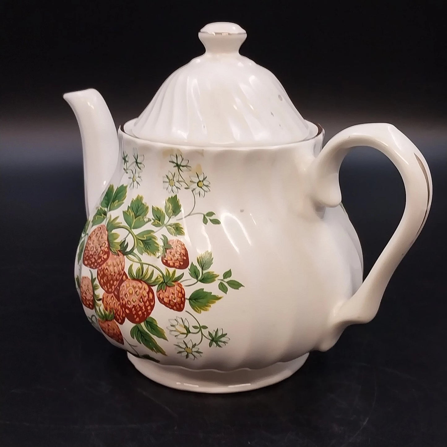 Strawberry Floral Leaves Ceramic Teapot with Ribbed Swirled Lid 6.5" Vtg Kitchen
