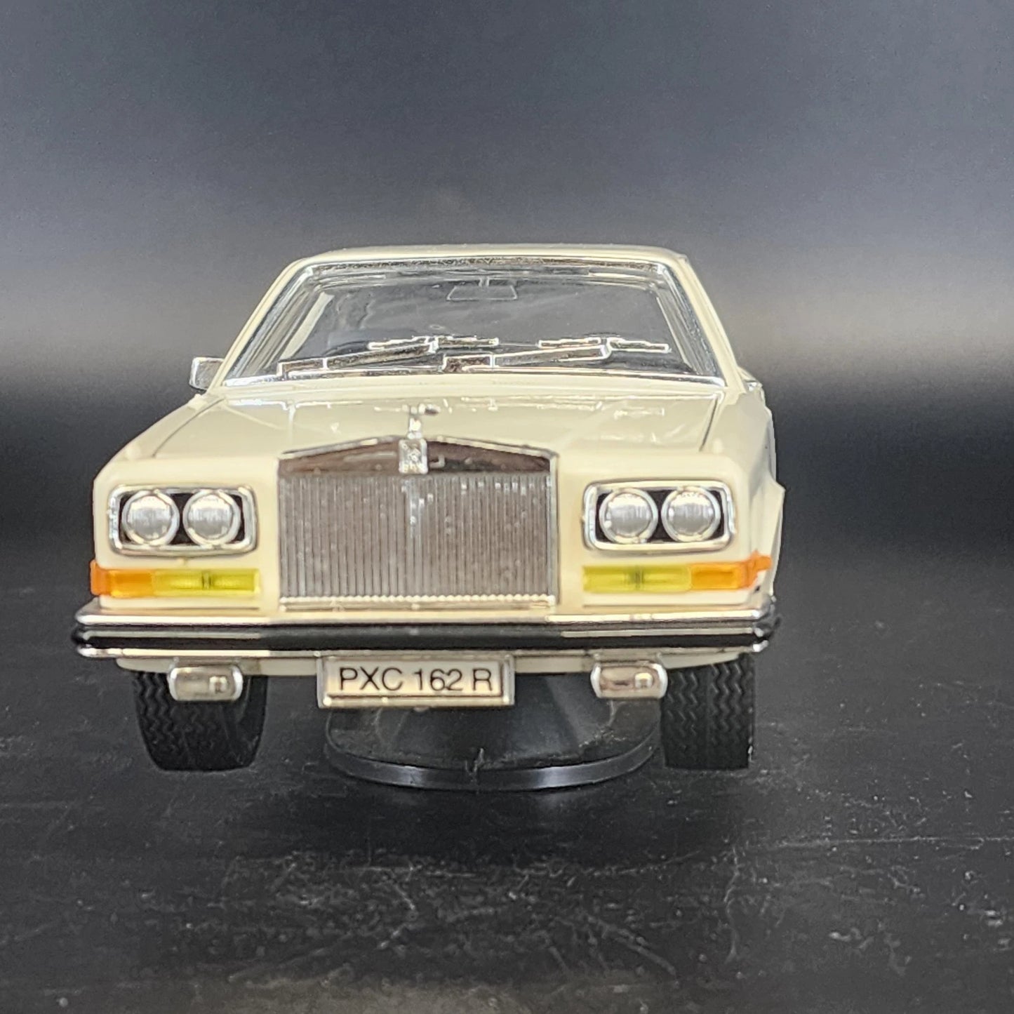 Bburago Rolls Royce Camargue 1:22 Scale Diecast Model Car