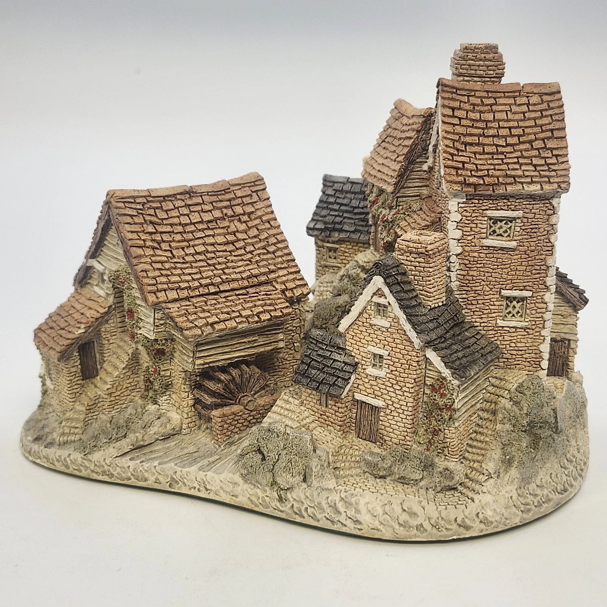 David Winter Brookside Hamlet Cottage Village 6.5" Hand Painted England 1982