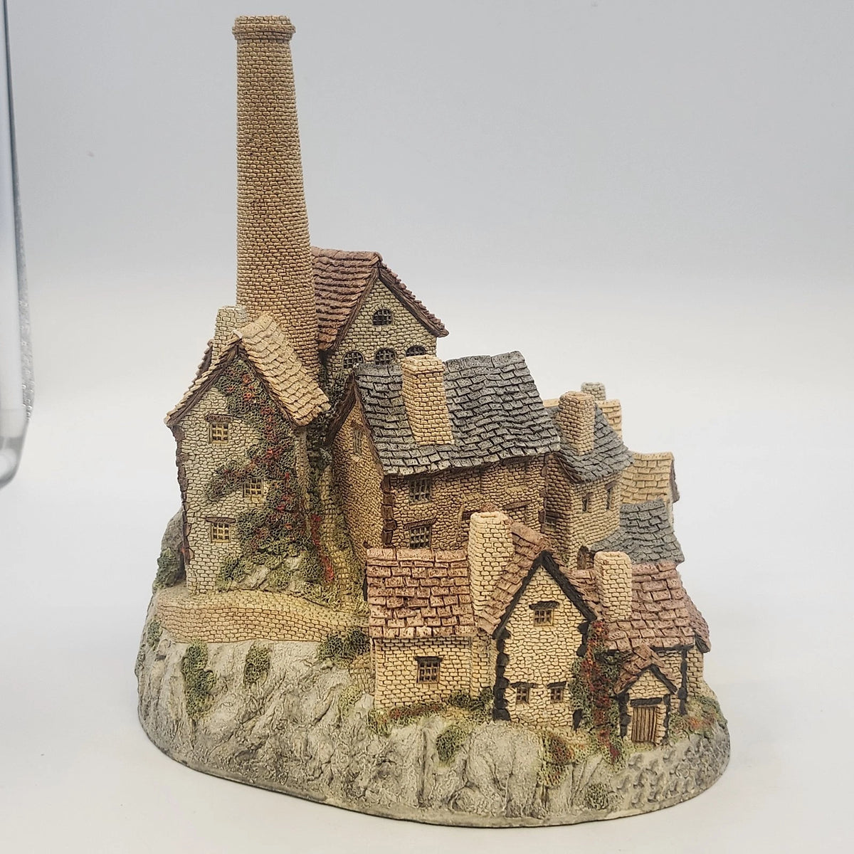 David Winter The Old Distillery Scottish Collection Cottage 10" England 1982