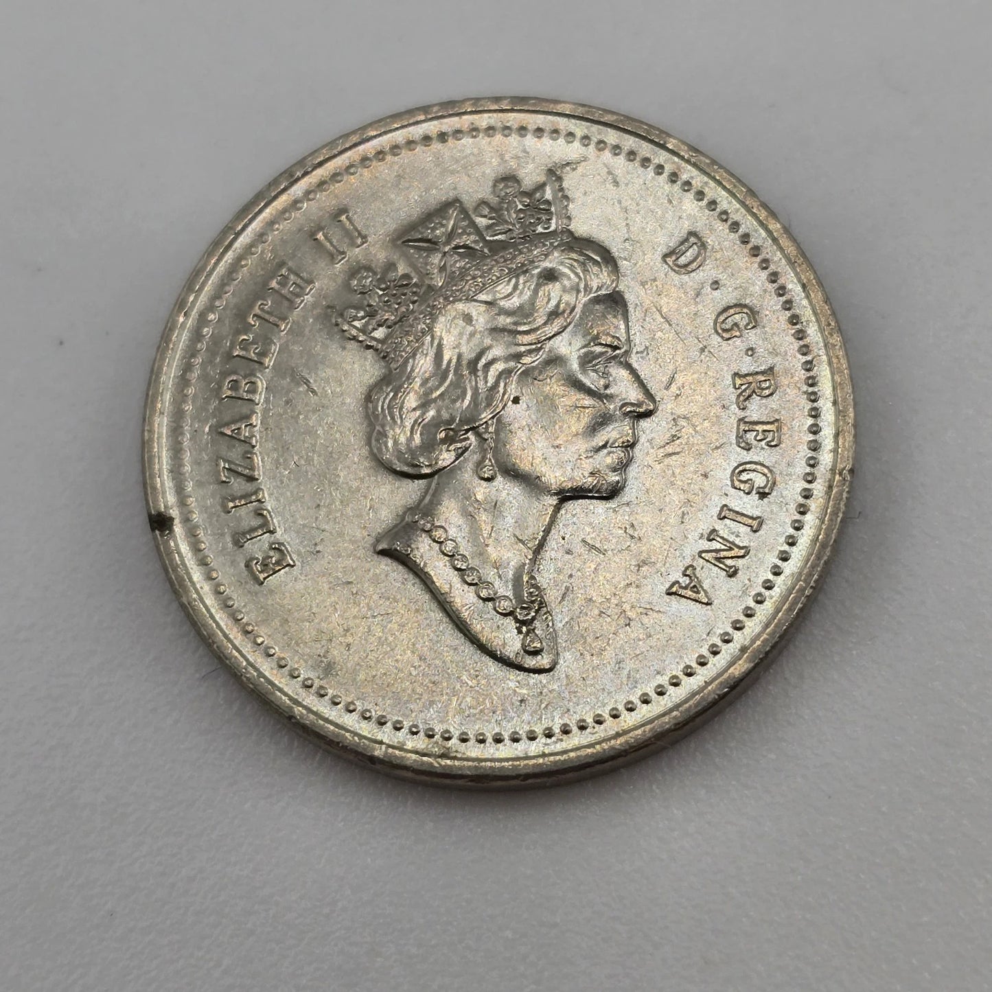 2 Canadian Coins 1999 5 Cents Beaver Queen and 1940 WWII 10 Cents King George VI